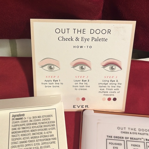 Ever Cheek & Eye -Pallette “Out the Door” - Picture 8 of 9